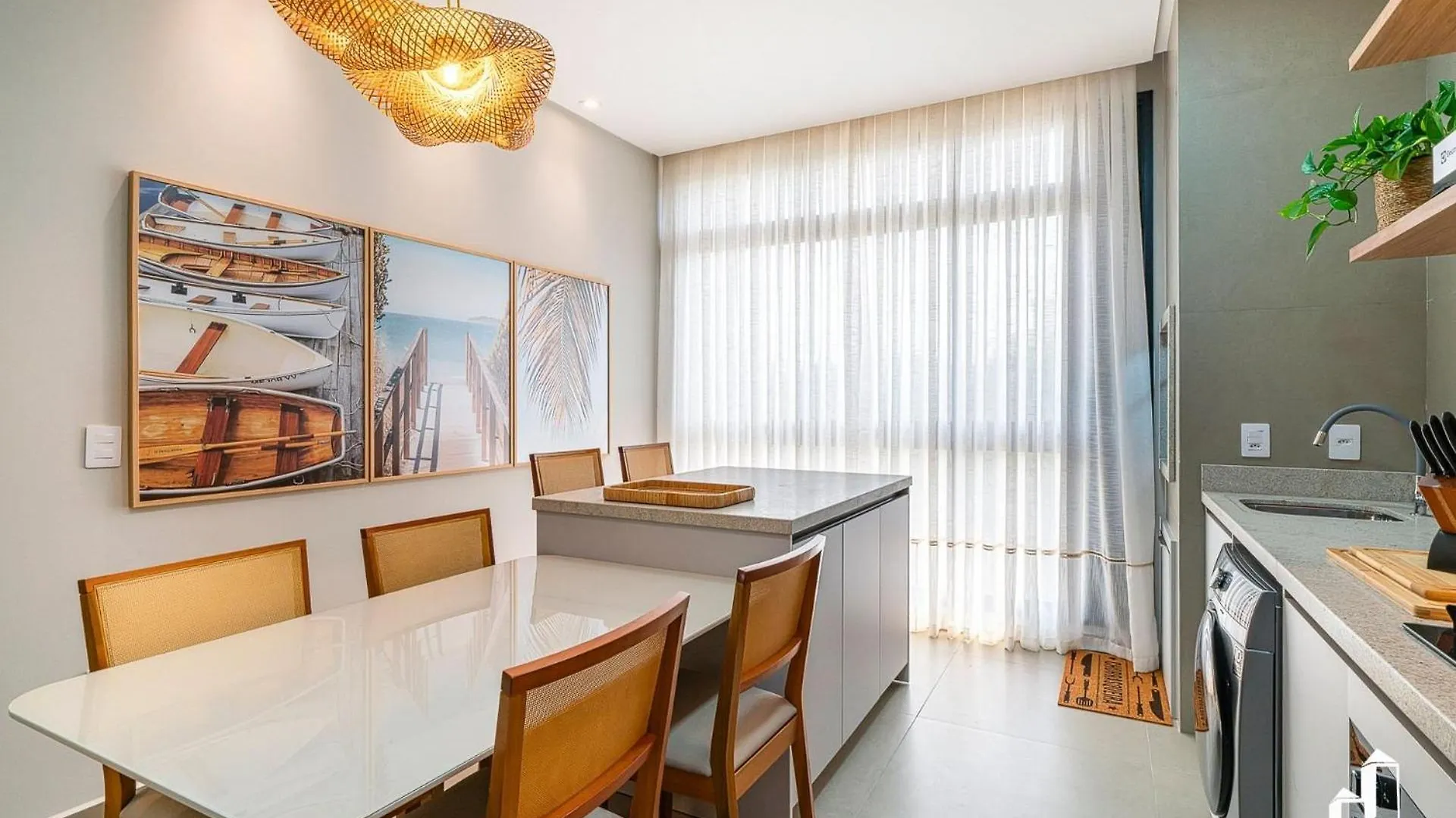 Apartamento Exclusivo Com 02 Suites, 30M Da Praia Bombinhas